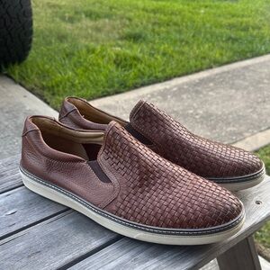 Elegant Brown Woven Men's Loafers